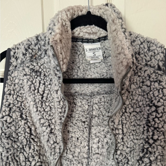 J. America small gray Sherpa vest - Picture 3 of 3